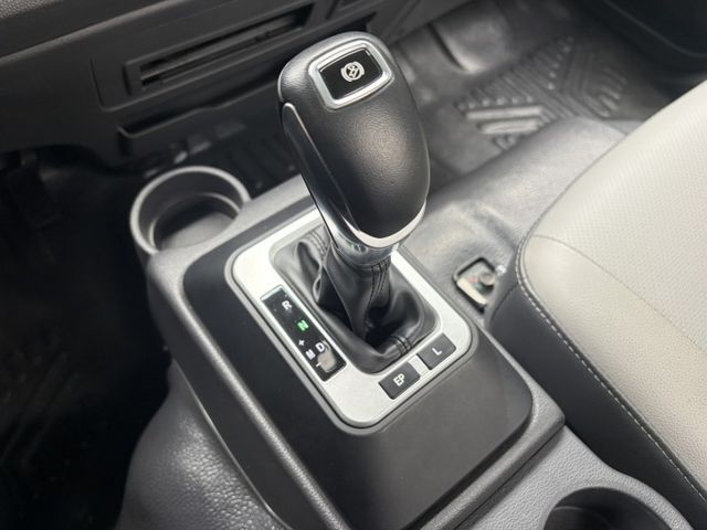 中軸版 彩色數位儀表 定速巡航 倒車顯影 媒體播放器 倒車雷達 加裝四路鏡頭 僅跑一萬多公里 原廠保固中  第9張相片