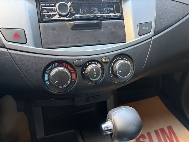 Zinger貨卡晶鑽型 定速巡航 倒車雷達 電子後視鏡 17吋圈 加裝升縮捲簾 載重700公斤 僅跑3萬多公里  第4張相片