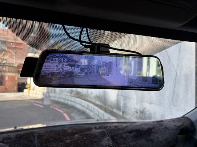 Zinger貨卡晶鑽型 定速巡航 倒車雷達 電子後視鏡 17吋圈 加裝升縮捲簾 載重700公斤 僅跑3萬多公里  第7張相片