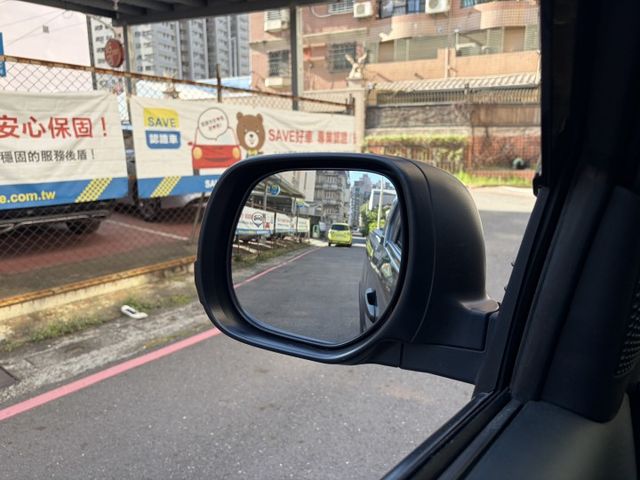 Zinger貨卡晶鑽型 定速巡航 倒車雷達 電子後視鏡 17吋圈 加裝升縮捲簾 載重700公斤 僅跑3萬多公里  第11張相片