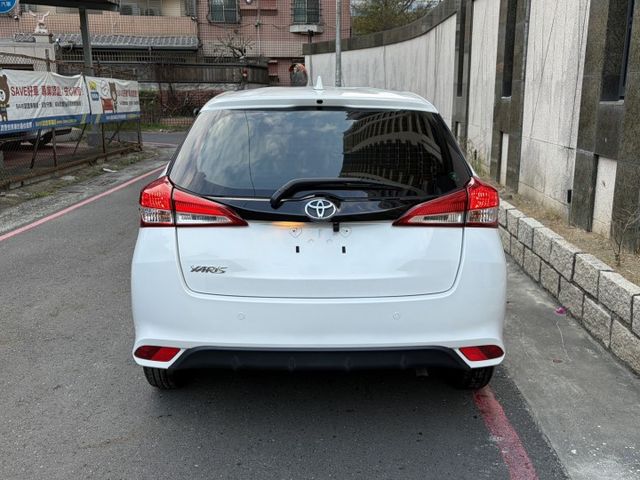 雅緻版 LED日行燈 音頻播放器 電子後視鏡 循跡防滑 倒車顯影 冷暖空調 加裝安卓機 僅跑6萬多公里  第2張相片