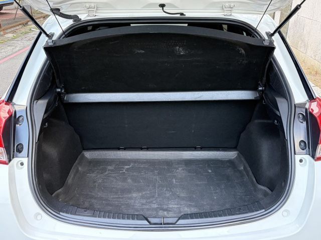 雅緻版 LED日行燈 音頻播放器 電子後視鏡 循跡防滑 倒車顯影 冷暖空調 加裝安卓機 僅跑6萬多公里  第3張相片