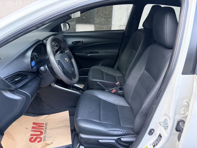 雅緻版 LED日行燈 音頻播放器 電子後視鏡 循跡防滑 倒車顯影 冷暖空調 加裝安卓機 僅跑6萬多公里  第4張相片