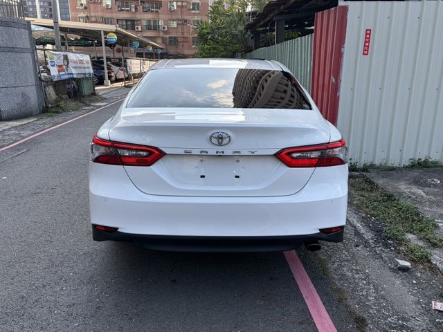 2023年領 尊爵精裝版 TSS2.0駕駛輔助 雙電動椅 I-KEY 倒車顯影 盲點偵測 儀表資訊幕 原廠保養保固中  第2張相片