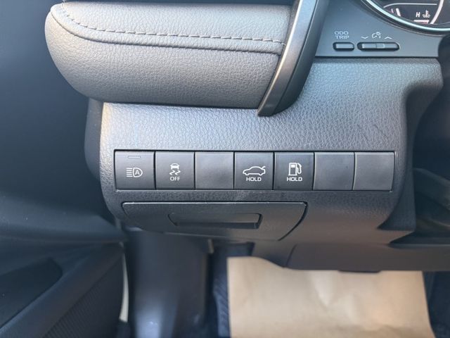 2023年領 尊爵精裝版 TSS2.0駕駛輔助 雙電動椅 I-KEY 倒車顯影 盲點偵測 儀表資訊幕 原廠保養保固中  第10張相片