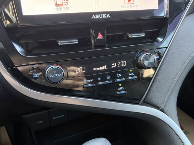 2023年領 尊爵精裝版 TSS2.0駕駛輔助 雙電動椅 I-KEY 倒車顯影 盲點偵測 儀表資訊幕 原廠保養保固中  第14張相片