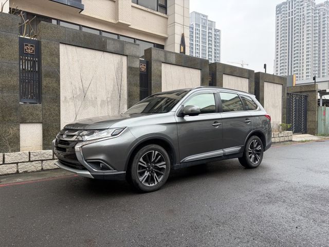 S-AWC旗艦版 電動座椅 電尾門 全彩數位儀表 盲點偵測 ACC跟車 行人偵測 原廠保養  第1張相片