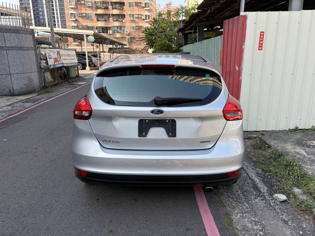 1.5汽油時尚版 定速巡航 換擋撥片 數位儀表資訊幕 多功能方向盤 加裝電子後視鏡 固定原廠保養  第2張相片