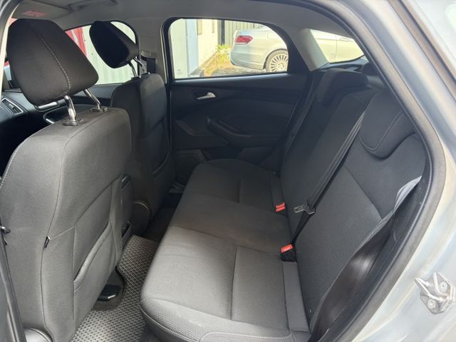 1.5汽油時尚版 定速巡航 換擋撥片 數位儀表資訊幕 多功能方向盤 加裝電子後視鏡 固定原廠保養  第5張相片