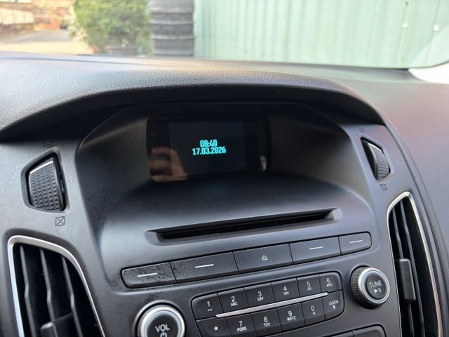 1.5汽油時尚版 定速巡航 換擋撥片 數位儀表資訊幕 多功能方向盤 加裝電子後視鏡 固定原廠保養  第6張相片