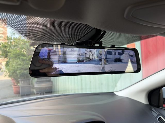 1.5汽油時尚版 定速巡航 換擋撥片 數位儀表資訊幕 多功能方向盤 加裝電子後視鏡 固定原廠保養  第11張相片