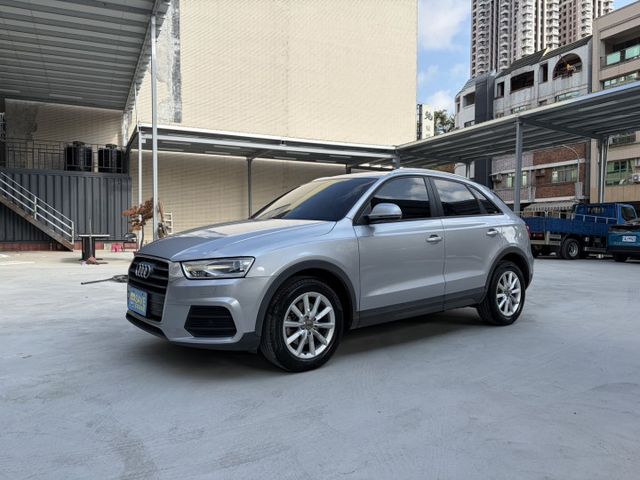 30 TFSI版 6安全氣囊 HID頭燈 電動座椅 電動尾門 倒車雷達 加裝衛星導航 固定原廠保養  第1張相片