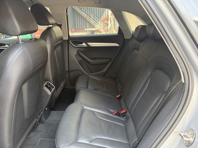 30 TFSI版 6安全氣囊 HID頭燈 電動座椅 電動尾門 倒車雷達 加裝衛星導航 固定原廠保養  第6張相片