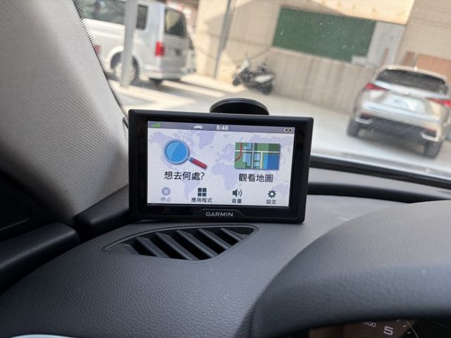 30 TFSI版 6安全氣囊 HID頭燈 電動座椅 電動尾門 倒車雷達 加裝衛星導航 固定原廠保養  第8張相片