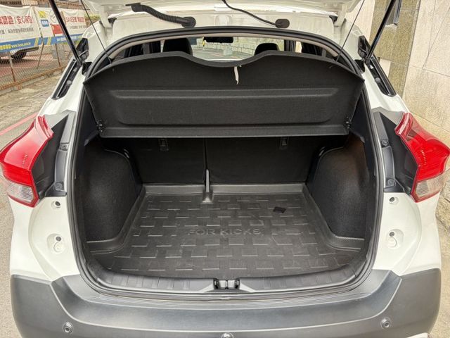 2022年式 智行旗艦版 定速巡航 恆溫空調 360環景 倒車顯影 加裝電子後視鏡 原廠8年保固中 僅跑7萬多  第3張相片