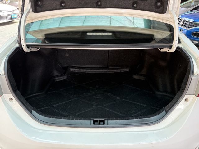 尊爵版 電動天窗 電動椅 倒車顯影 倒車雷達 安卓機 I-Key 恆溫空調 升級排擋頭  第3張相片