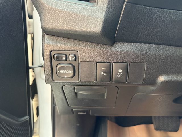 尊爵版 電動天窗 電動椅 倒車顯影 倒車雷達 安卓機 I-Key 恆溫空調 升級排擋頭  第13張相片