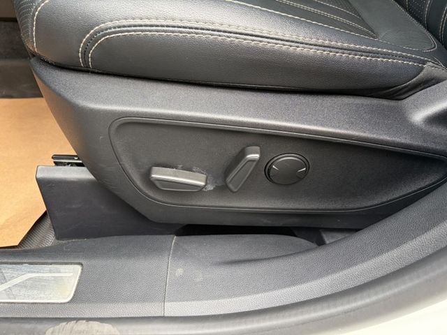 Vignale旗艦客車版 全景天窗 雙前座電動椅 電尾門 數位儀表 360環景 新車價129.9萬 僅跑6萬  第7張相片