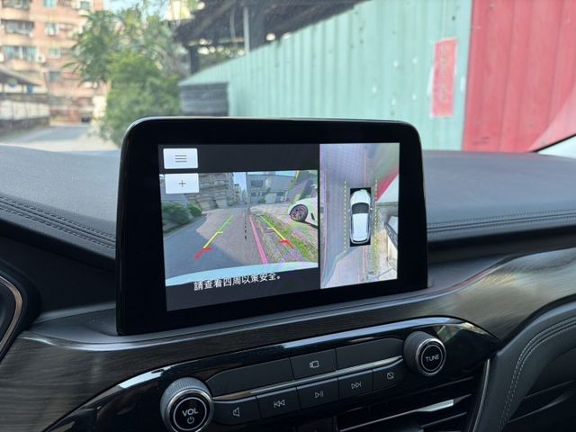 Vignale旗艦客車版 全景天窗 雙前座電動椅 電尾門 數位儀表 360環景 新車價129.9萬 僅跑6萬  第9張相片