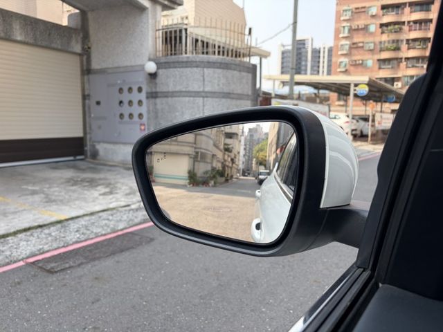 Vignale旗艦客車版 全景天窗 雙前座電動椅 電尾門 數位儀表 360環景 新車價129.9萬 僅跑6萬  第16張相片