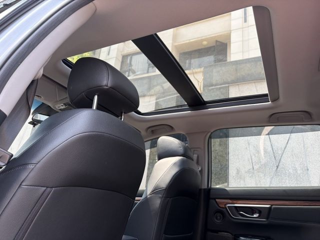 S旗艦版 全景天窗 感應式電動尾門 雙前電動椅 ACC跟車 盲點偵測 衛星導航 倒車顯影 僅跑6萬多 全車原版件  第8張相片