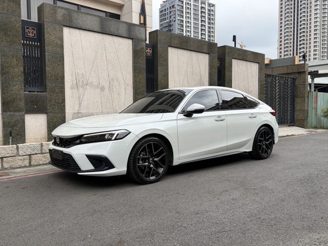 油電版 全景天窗 電動加熱椅 ACC跟車 方向盤加熱 衛星導航 倒車顯影 原廠保固中 僅跑4萬多公里  第1張相片