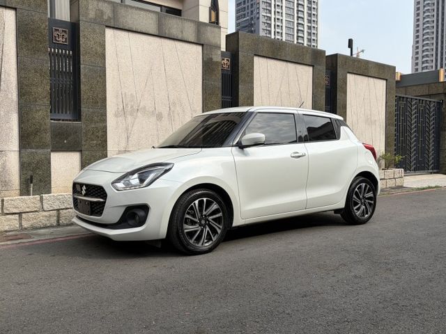 1.2輕油電 GLX版 倒車顯影 恆溫空調 ACC跟車 盲點偵測 車偏 倒車顯影 僅跑6萬公里 全車原版件  第1張相片