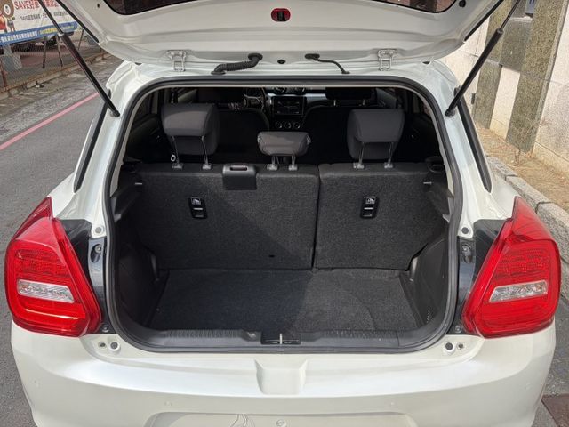 1.2輕油電 GLX版 倒車顯影 恆溫空調 ACC跟車 盲點偵測 車偏 倒車顯影 僅跑6萬公里 全車原版件  第3張相片