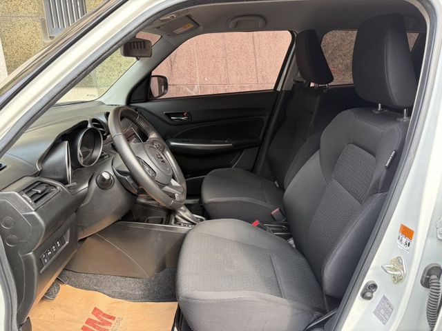 1.2輕油電 GLX版 倒車顯影 恆溫空調 ACC跟車 盲點偵測 車偏 倒車顯影 僅跑6萬公里 全車原版件  第4張相片