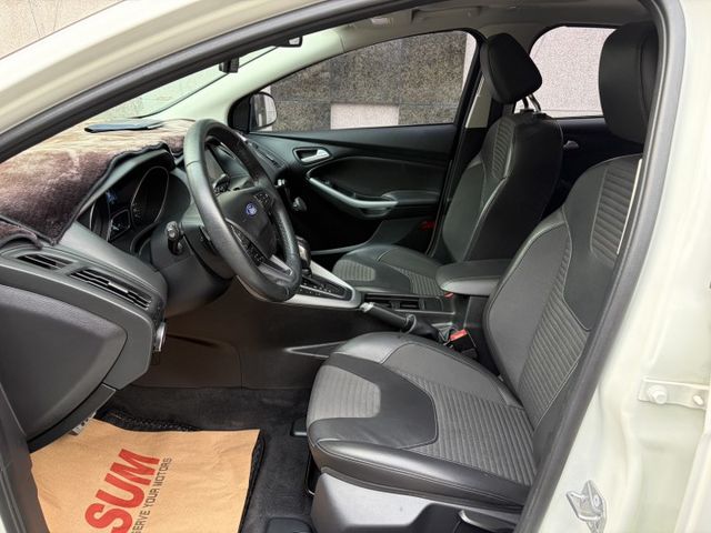 2018年式 天窗頂級運動版 I-KEY 定速巡航 換檔撥片 倒車顯影 藍芽 盲點偵測 儀錶板資訊幕  第4張相片