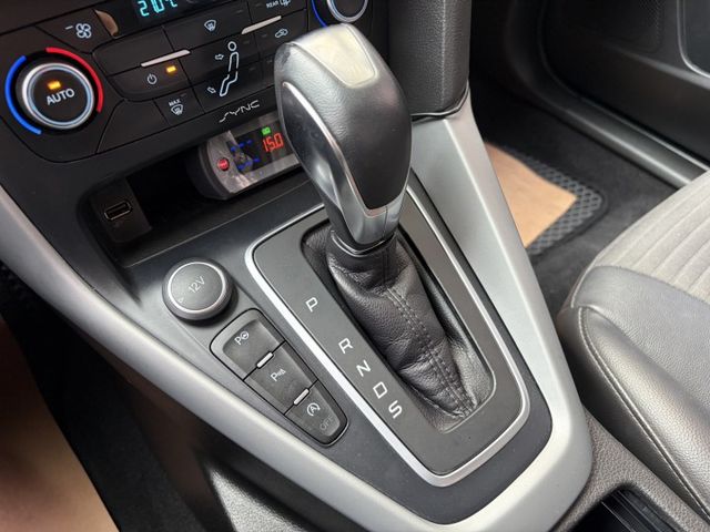 2018年式 天窗頂級運動版 I-KEY 定速巡航 換檔撥片 倒車顯影 藍芽 盲點偵測 儀錶板資訊幕  第11張相片