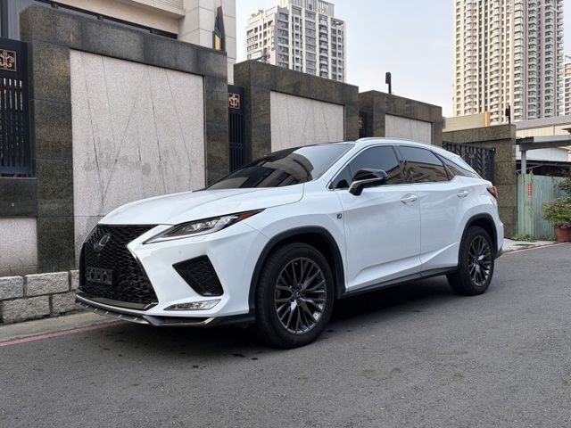 F Sport版 電動椅 電尾門 全景天窗 360環景 盲點偵測 衛星導航 抬頭顯示器 換擋撥片 僅跑7萬多公里  第1張相片