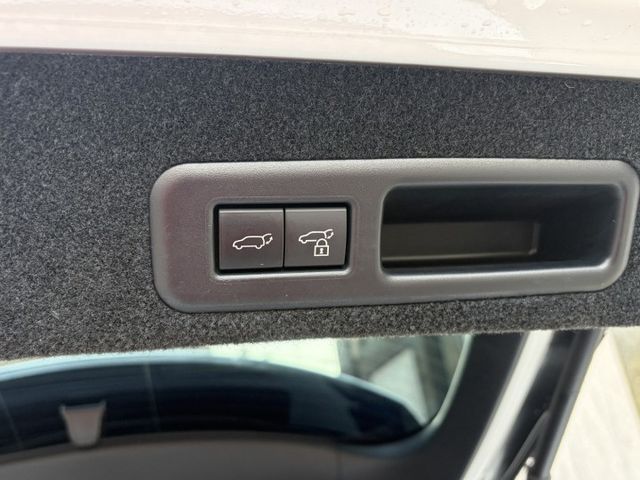 F Sport版 電動椅 電尾門 全景天窗 360環景 盲點偵測 衛星導航 抬頭顯示器 換擋撥片 僅跑7萬多公里  第4張相片