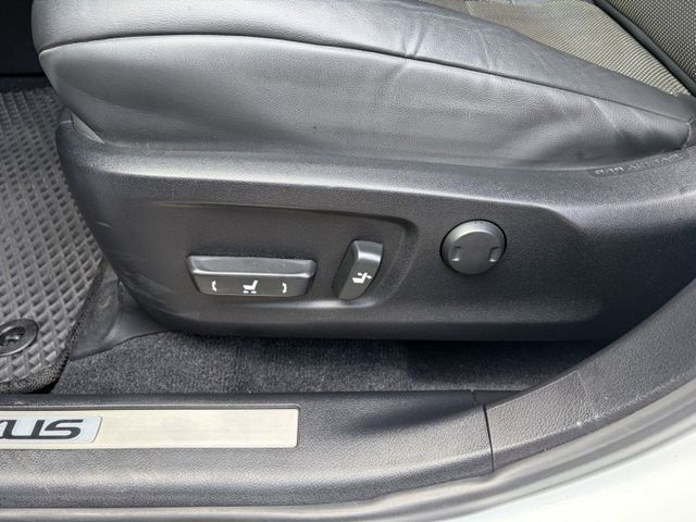 F Sport版 電動椅 電尾門 全景天窗 360環景 盲點偵測 衛星導航 抬頭顯示器 換擋撥片 僅跑7萬多公里  第7張相片