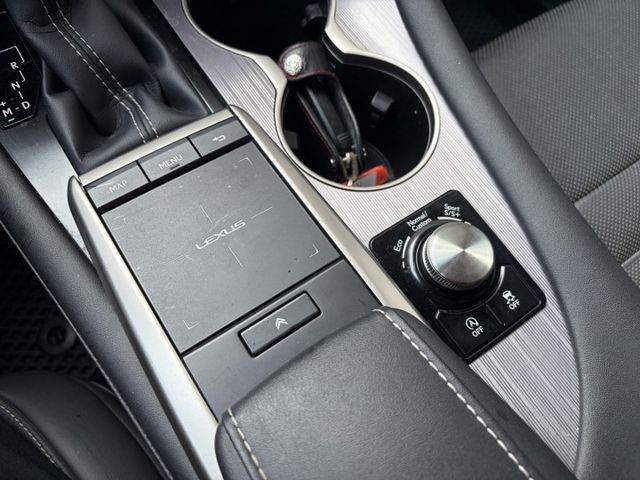 F Sport版 電動椅 電尾門 全景天窗 360環景 盲點偵測 衛星導航 抬頭顯示器 換擋撥片 僅跑7萬多公里  第13張相片