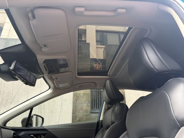 i-S EyeSight版 天窗 電動椅 電尾門 360環景 電子後視鏡 自動停車 雙區恆溫空調 抬頭顯示器 僅跑4萬  第8張相片