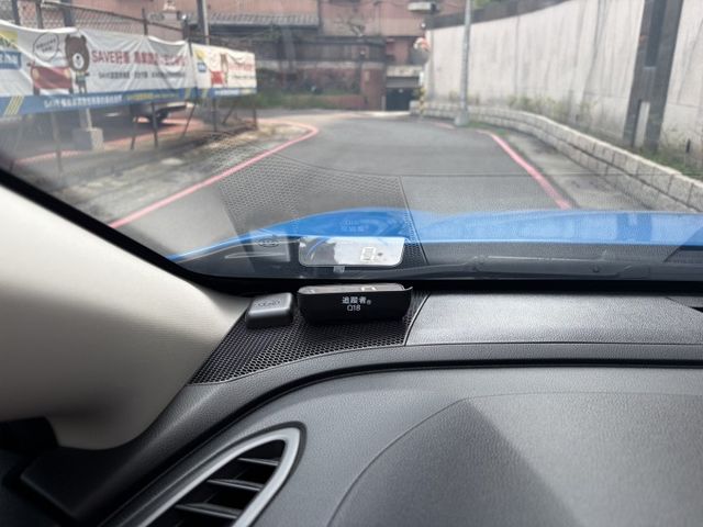 i-S EyeSight版 天窗 電動椅 電尾門 360環景 電子後視鏡 自動停車 雙區恆溫空調 抬頭顯示器 僅跑4萬  第13張相片