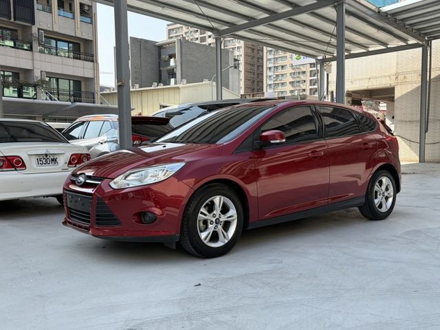 2015年 FOCUS1.6五門運動版 定速巡航 雙區恆溫空調 加裝電子後視鏡 僅跑10萬公里 原廠保養 全車原版件  第1張相片