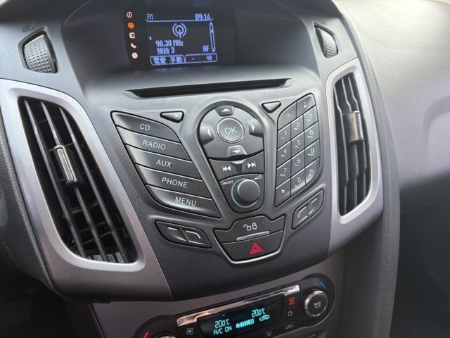 2015年 FOCUS1.6五門運動版 定速巡航 雙區恆溫空調 加裝電子後視鏡 僅跑10萬公里 原廠保養 全車原版件  第7張相片