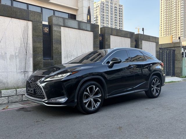 旗艦版 電動通風座椅 電尾門 全景天窗 全速域ACC 衛星導航 360環景 抬頭顯示器 固定原廠保養  第1張相片