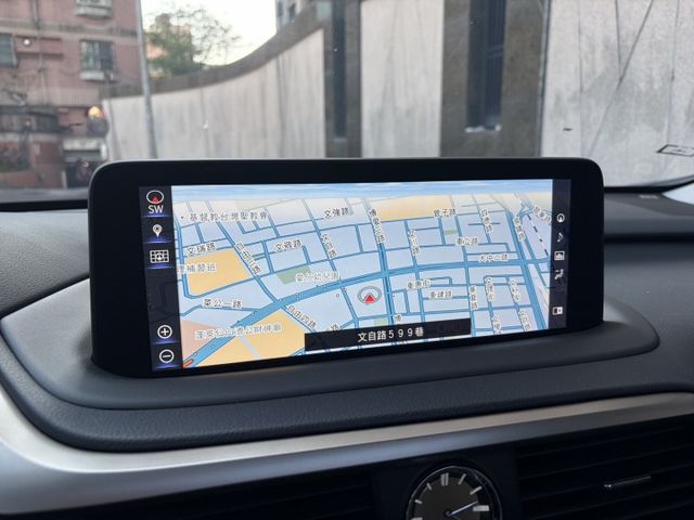 旗艦版 電動通風座椅 電尾門 全景天窗 全速域ACC 衛星導航 360環景 抬頭顯示器 固定原廠保養  第9張相片