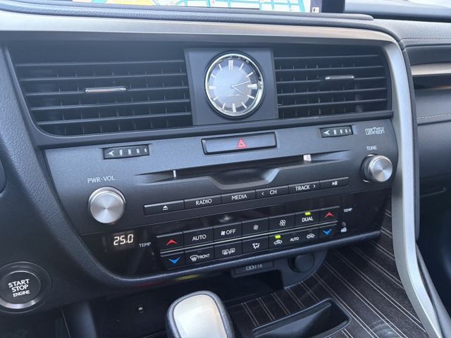 旗艦版 電動通風座椅 電尾門 全景天窗 全速域ACC 衛星導航 360環景 抬頭顯示器 固定原廠保養  第11張相片