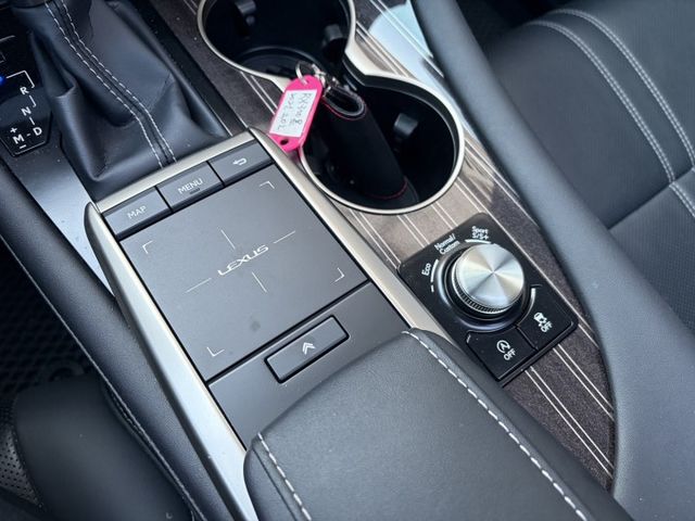 旗艦版 電動通風座椅 電尾門 全景天窗 全速域ACC 衛星導航 360環景 抬頭顯示器 固定原廠保養  第13張相片