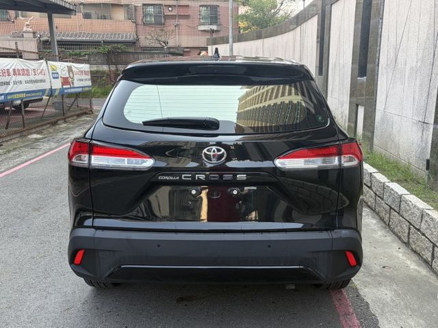 豪華版 WIFI主機 儀表資訊幕 恆溫空調 全速域ACC 倒車雷達 感應頭燈 循跡防滑 固定原廠保養  第2張相片