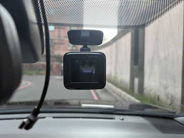 豪華版 WIFI主機 儀表資訊幕 恆溫空調 全速域ACC 倒車雷達 感應頭燈 循跡防滑 固定原廠保養  第9張相片