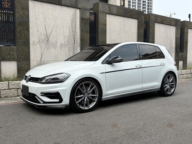 2018年式 Golf R版 電動天窗 電動椅 數位儀表 衛星導航 倒車顯影 雙區恆溫空調 I-Key 僅跑7萬多公里  第1張相片