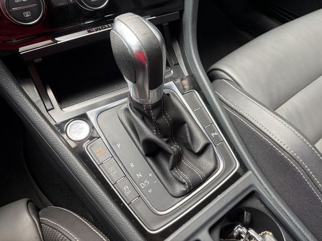 2018年式 Golf R版 電動天窗 電動椅 數位儀表 衛星導航 倒車顯影 雙區恆溫空調 I-Key 僅跑7萬多公里  第10張相片