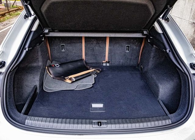 Sportback 35 TFSI版 ACC跟車 數位儀表 倒車顯影 雙區恆溫 選配抬顯及真皮跑車座椅 原廠保固中  第9張相片