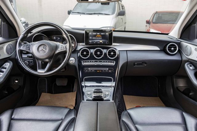 2015年 C300認證車 精品外匯 西裝暴徒 LED頭燈 柏林之音 摸門 雙電動記憶椅 換檔撥片 僅跑11萬多公里  第9張相片