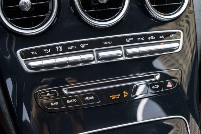 2015年 C300認證車 精品外匯 西裝暴徒 LED頭燈 柏林之音 摸門 雙電動記憶椅 換檔撥片 僅跑11萬多公里  第14張相片